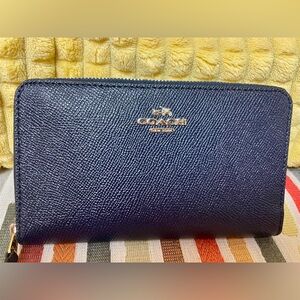 COACH Navy Medium Zip Around Wallet In Crossgrain Leather! COACH SOLD OUT